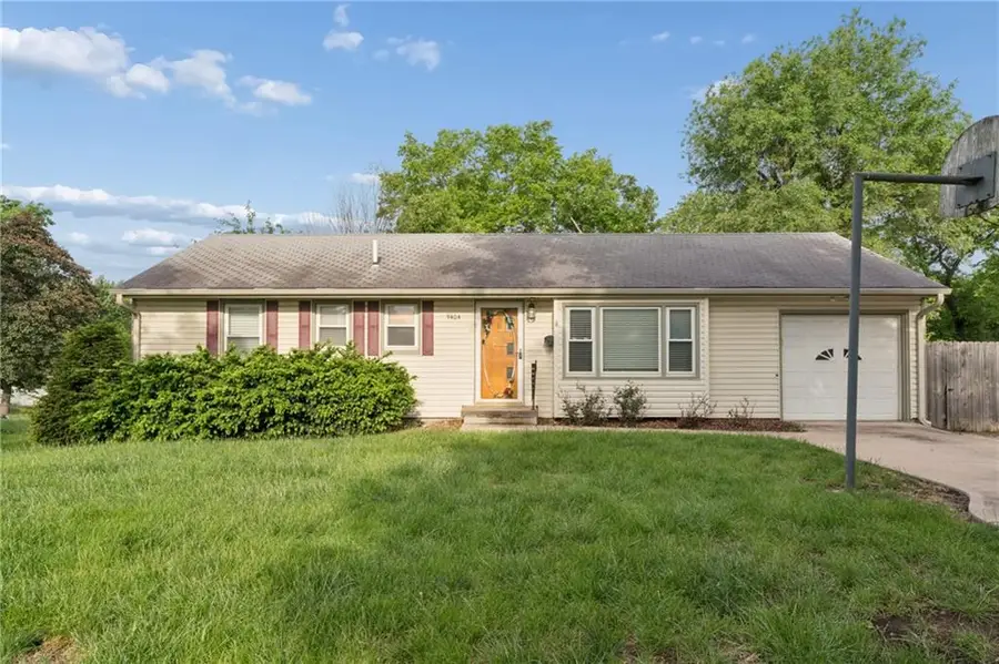 9404 Bradshaw Street, Lenexa, KS 66215 - #2