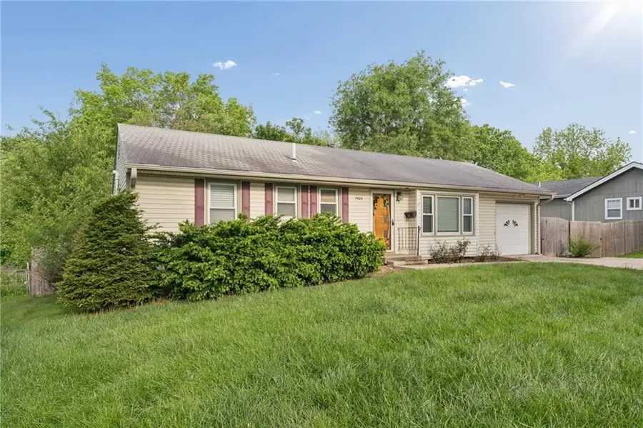 9404 Bradshaw Street, Lenexa, KS 66215 - #3