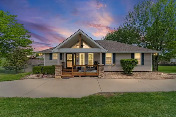 7525 N Amity Avenue, Parkville, MO 64152