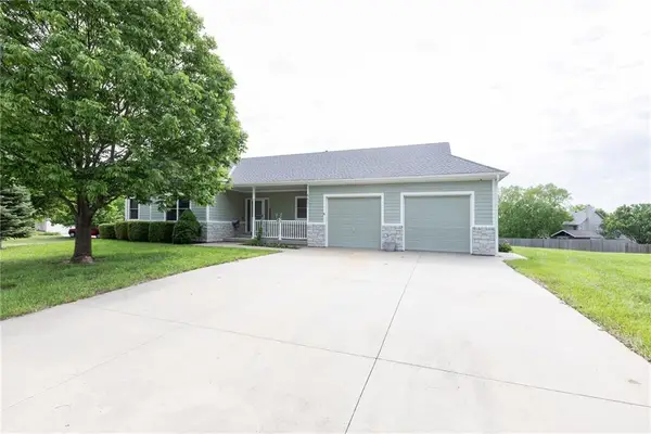 8601 Timber Trails Drive, De Soto, KS 66018