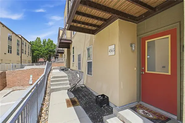 4565 Madison Avenue, Kansas City, MO 64111