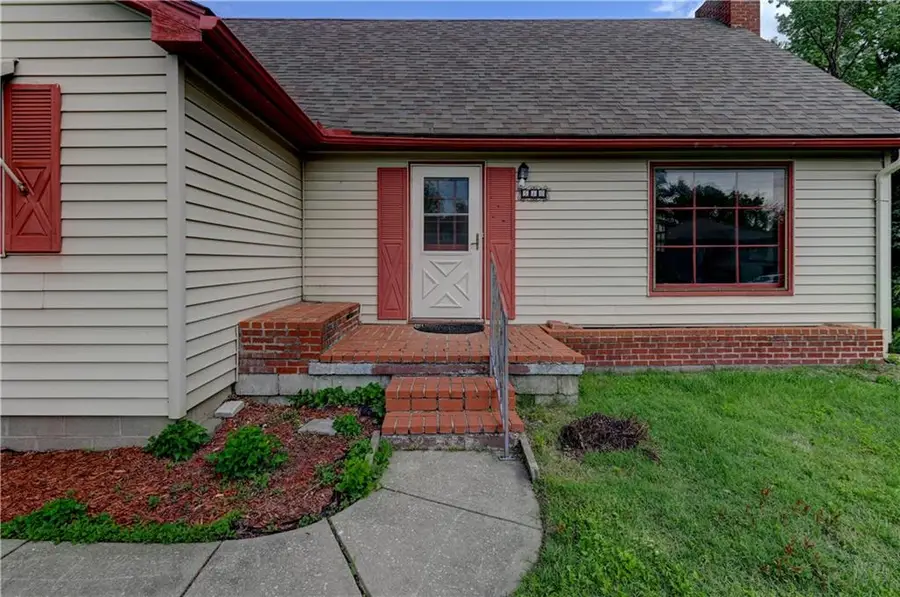 510 Vilas Street, Leavenworth, KS 66048 - #3