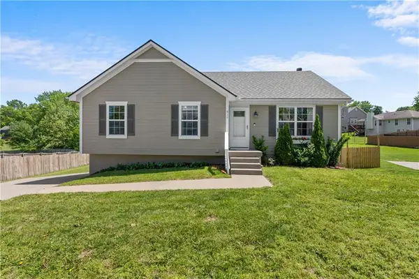 930 SE Kingscross Road, Blue Springs, MO 64014