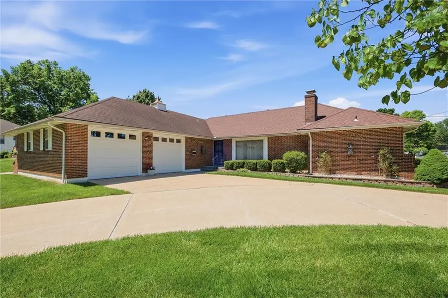 3300 S Phelps Road, Independence, MO 64055 - #2