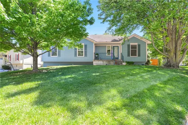 1401 NE Bronze Drive, Lee's Summit, MO 64086