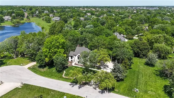 10404 W 150th Terrace, Overland Park, KS 66221