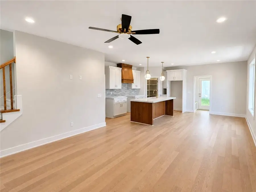2844 Tracy Avenue, Kansas City, MO 64109 - #3