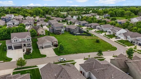 25251 W 141st Terrace, Olathe, KS 66061