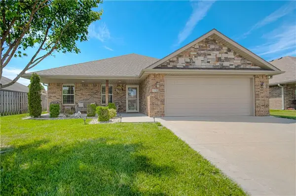 110 NW Lindsey Lane, Grain Valley, MO 64029