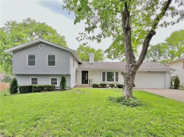 510 W Country Lane Terrace, Kansas City, MO 64114