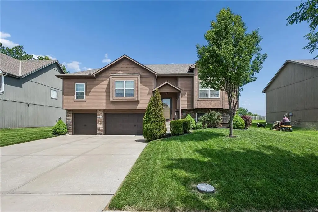 8905 N Agnes Avenue, Kansas City, MO 64156 - #1