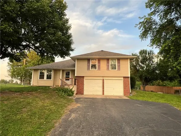 20701 S Walker Road, Spring Hill, KS 66083