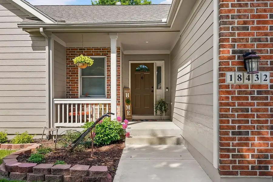 18432 Oak Street, Gardner, KS 66030 - #2