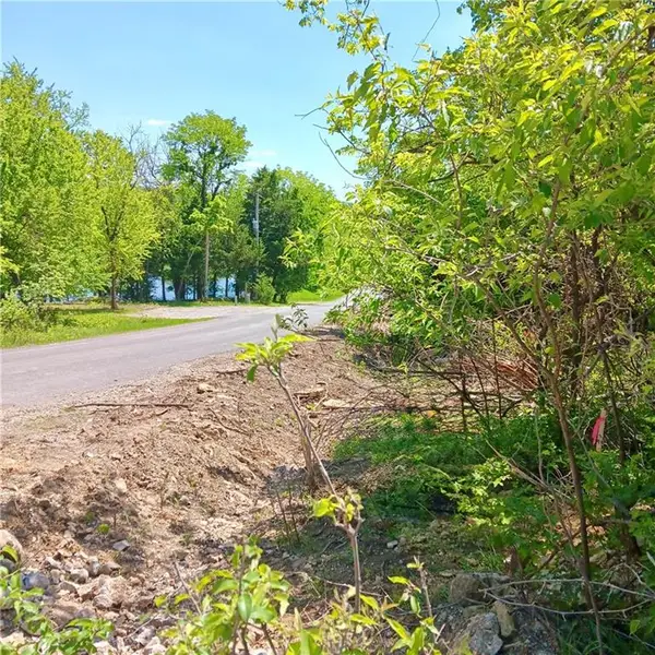2-6 Pecan Drive, Linn Valley, KS 66040