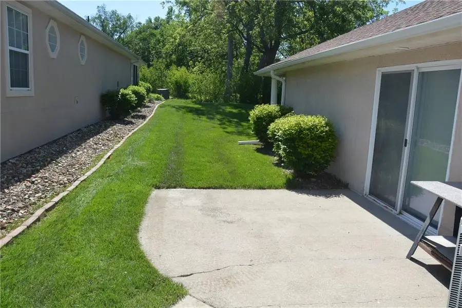 901 NW North Ridge Court, Blue Springs, MO 64015 - #2