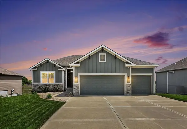 17605 Greyhawke Ridge Drive, Smithville, MO 64089
