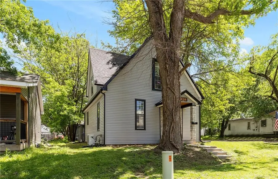 1423 S Moniteau Avenue, Sedalia, MO 65301 - #3