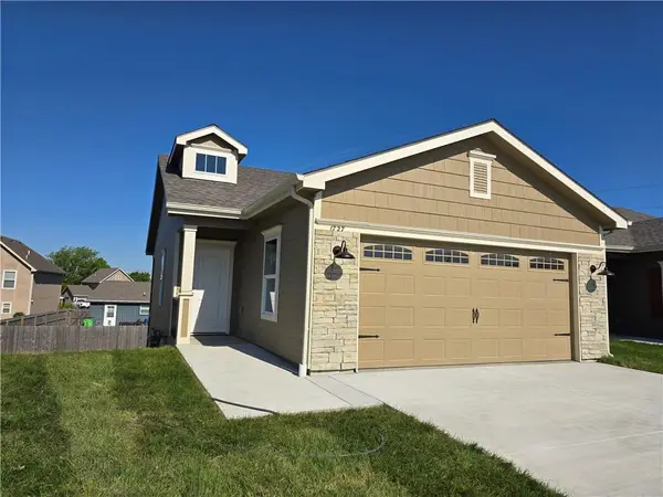 1727 Elderberry Lane, Ottawa, KS 66067