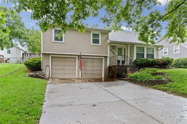 9118 Alden Street, Lenexa, KS 66215