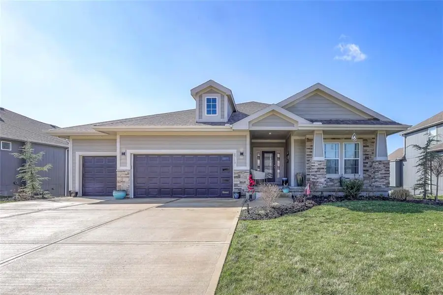 2713 W Concord Drive, Olathe, KS 66061 - #2