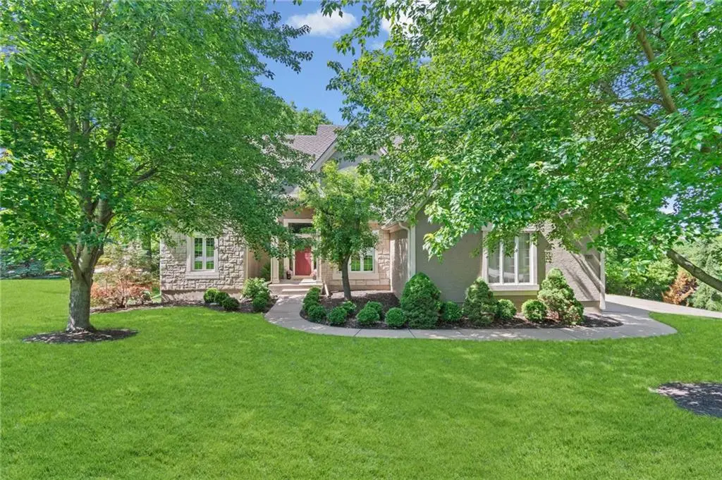 5733 N Pointe Terrace, Parkville, MO 64152 - #1
