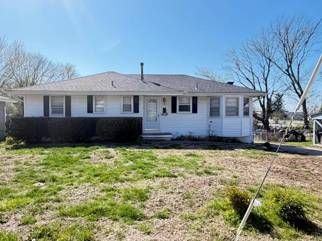 111 NW 17th Street, Blue Springs, MO 64015 - #1