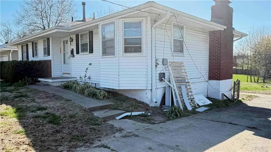 111 NW 17th Street, Blue Springs, MO 64015 - #2