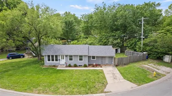 301 S Sunset Drive, Olathe, KS 66061