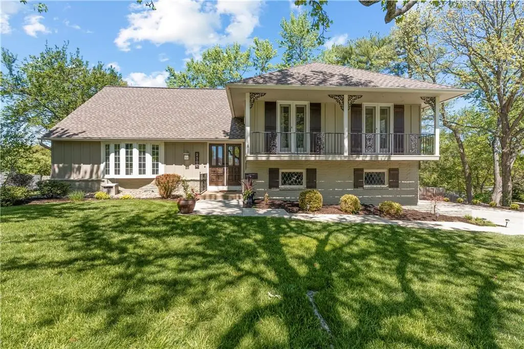 2300 W 103rd Terrace, Leawood, KS 66206 - #1