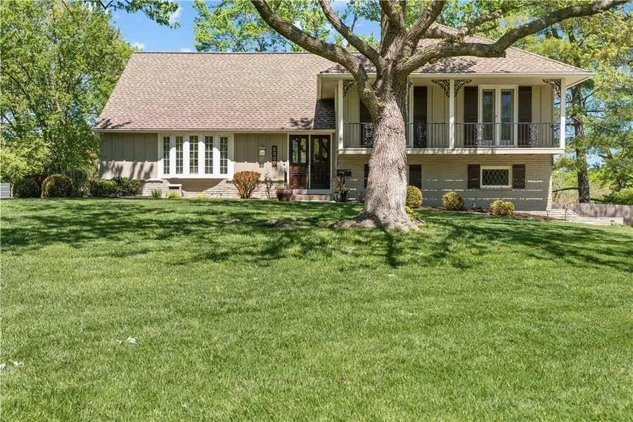 2300 W 103rd Terrace, Leawood, KS 66206 - #2