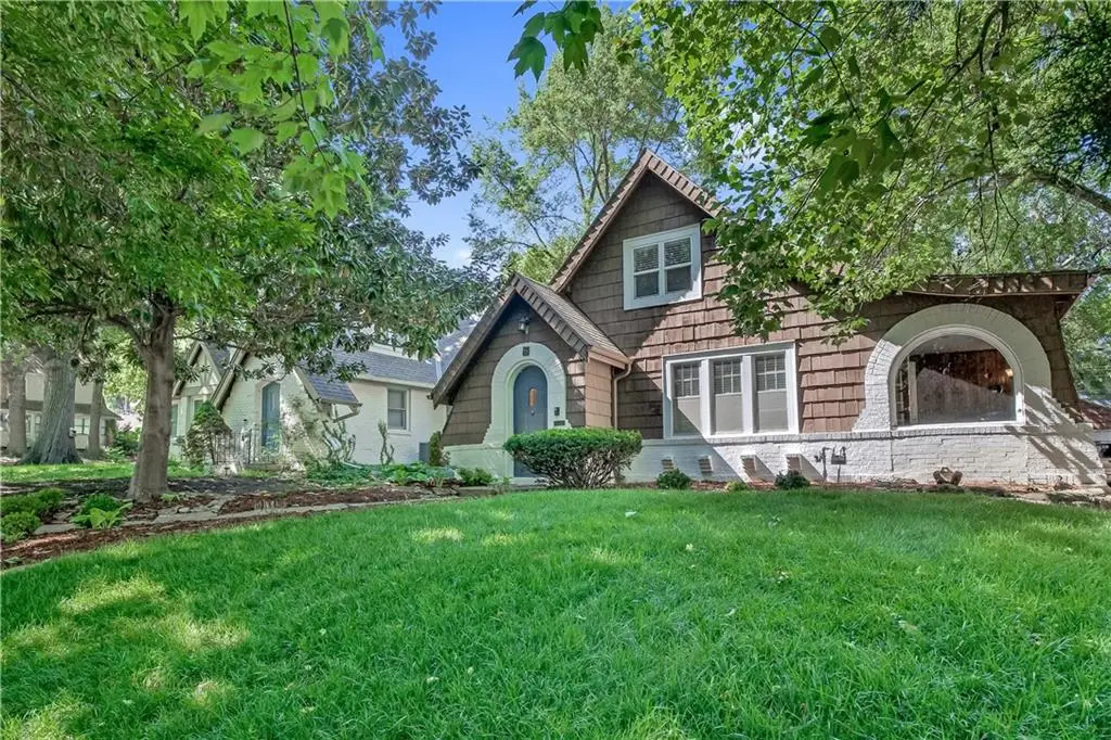 6 E 70th Terrace, Kansas City, MO 64113 - #1