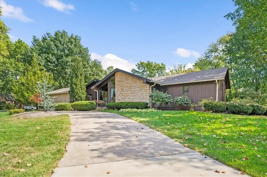9601 Lee Boulevard, Leawood, KS 66206 - #2