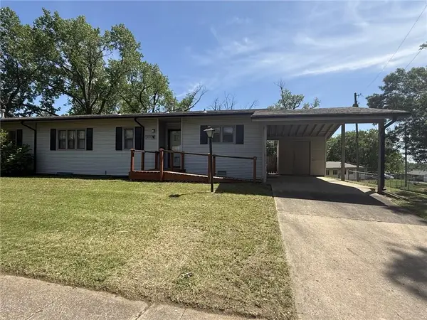 2117 SW 66th Street, Topeka, KS 66619