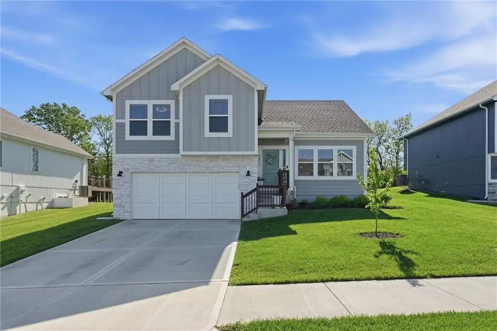 3517 SE Corbin Drive, Lees Summit, MO 64082 - #1