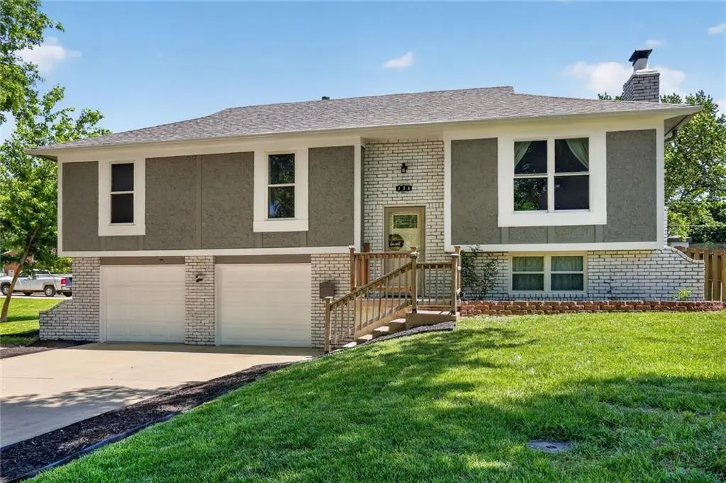 134 S 3rd Court, Lansing, KS 66043 - #1