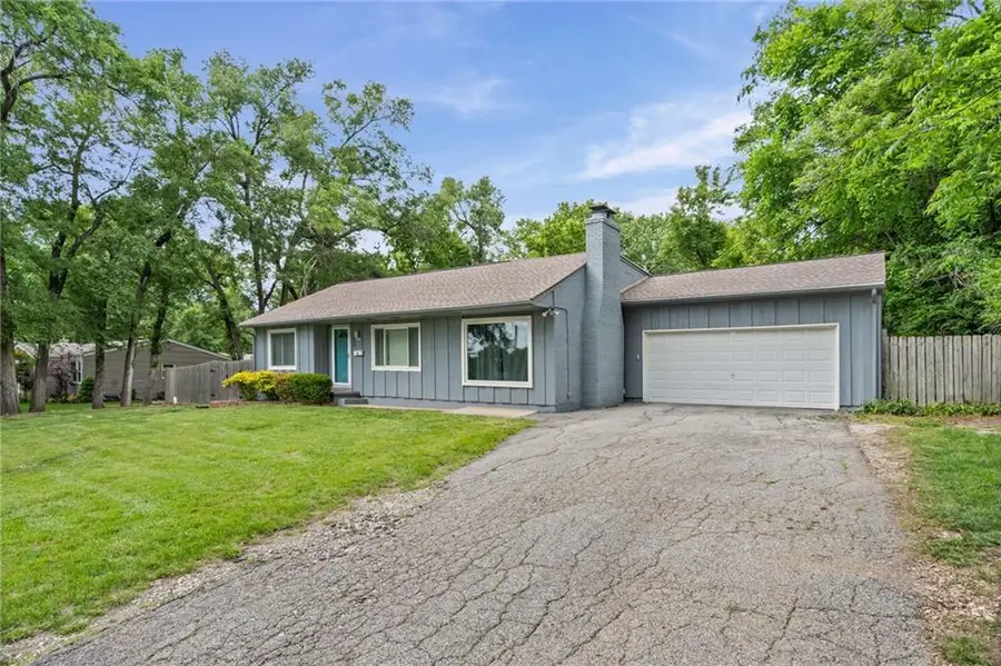 200 W 98 Street, Kansas City, MO 64114 - #2