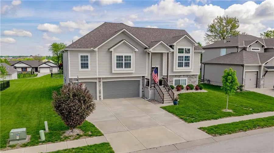 1005 SE Wood Ridge Court, Blue Springs, MO 64014 - #2