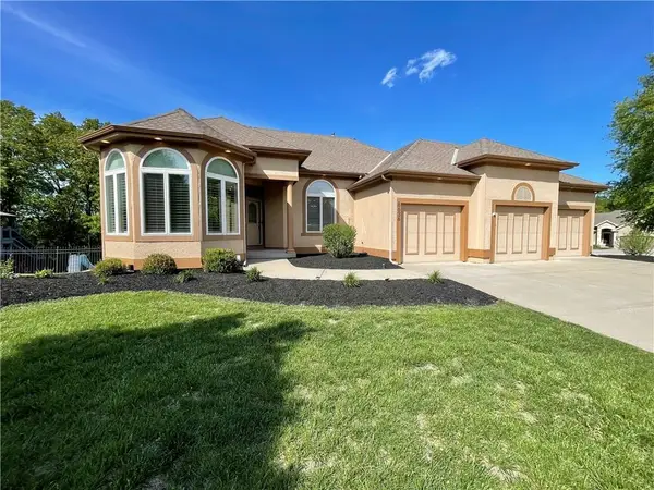 8636 N Utica Avenue, Kansas City, MO 64053