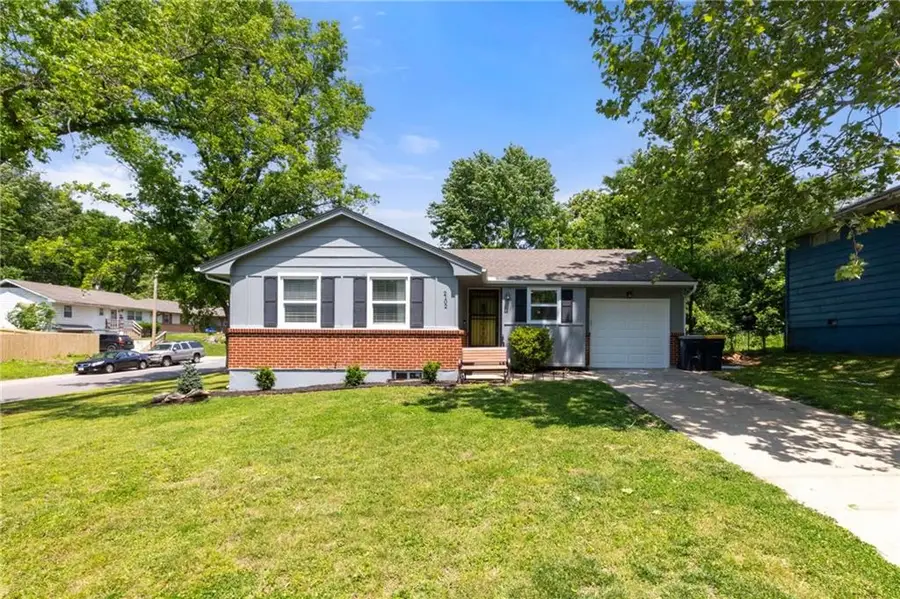2102 E 87th Street, Kansas City, MO 64132 - #2