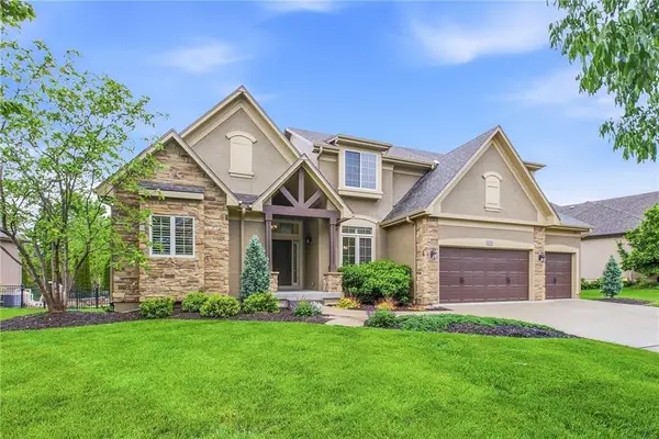 1637 NE Woodland Shores Drive, Lee's Summit, MO 64086