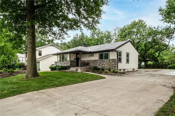 1621 Oxford Road, Lawrence, KS 66044