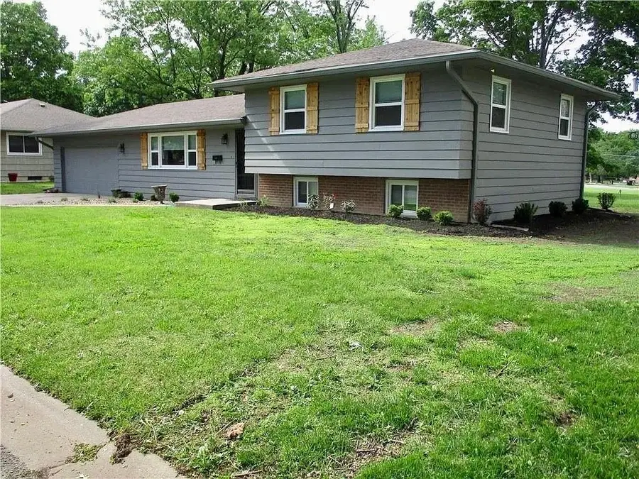 311 Jackson Avenue, Garnett, KS 66032 - #2