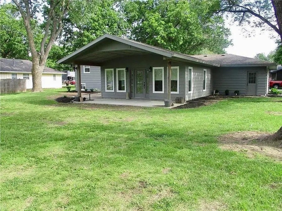 311 Jackson Avenue, Garnett, KS 66032 - #3