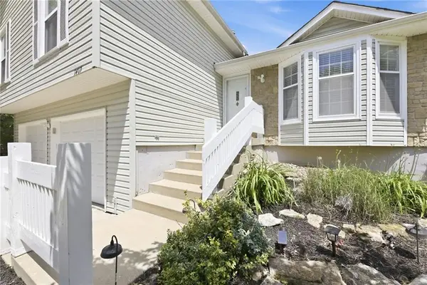 1407 W Prairie Terrace, Olathe, KS 66061