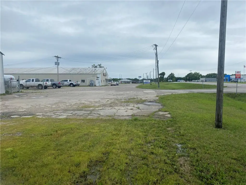 800 North Maple Street, Garnett, KS 66032 - #1