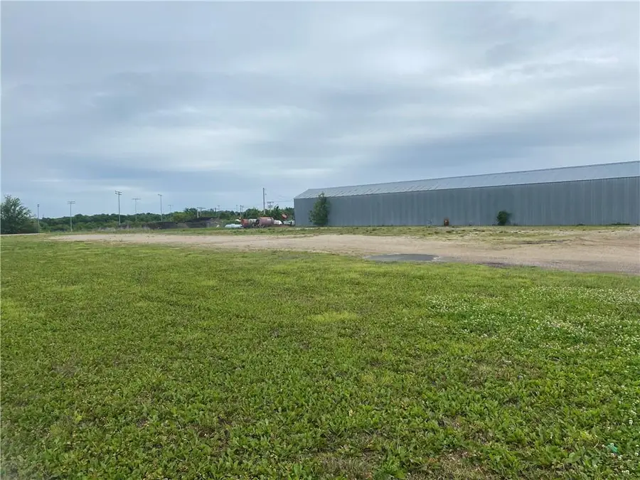 800 North Maple Street, Garnett, KS 66032 - #3