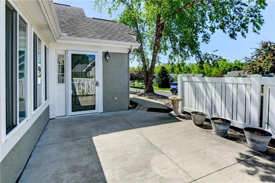 23113 W 71st Terrace, Shawnee, KS 66227 - #2