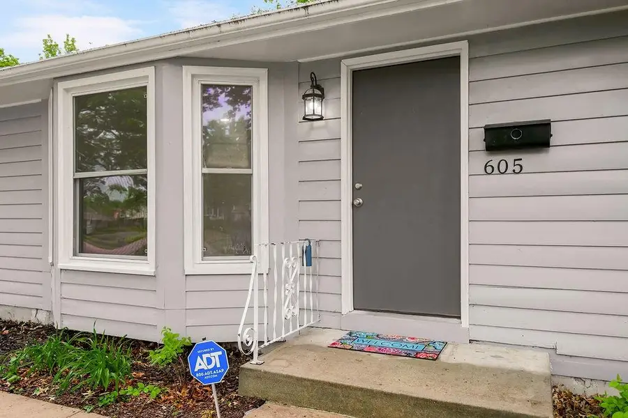 605 NW Lakeview Road, Blue Springs, MO 64014 - #3