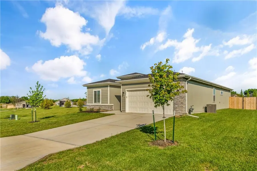 1592 Grayhawk Drive, Basehor, KS 66007 - #3