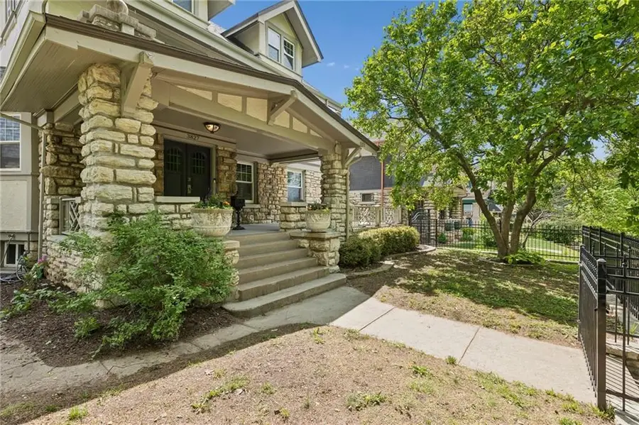 3827 Harrison Boulevard, Kansas City, MO 64109 - #3
